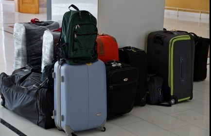 Five Key Advantages of Suitcase Shipping for Students 